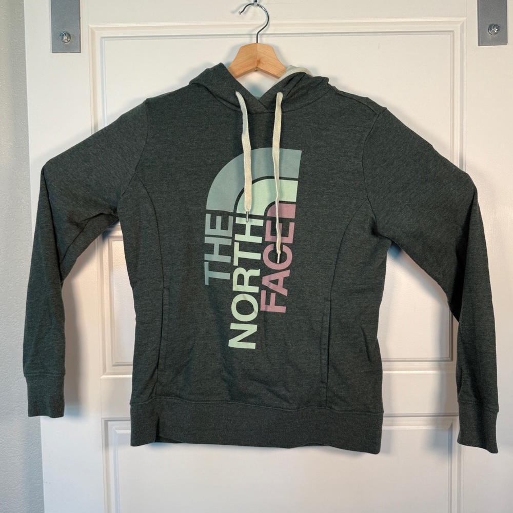 The North Face Women’s Half Dome Pullover Hoodie | Gray Muted Palette| Medium